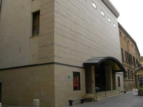Il luogo: Teatro Diego Fabbri